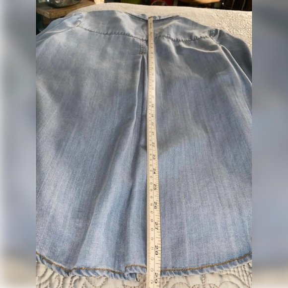 Soft, comfy denim-style shirt w/flared bottom, size Medium - Picture 7 of 7